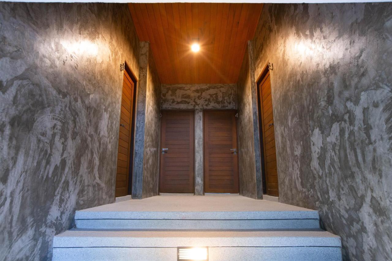 In My Place Cafotel Khlong Thom Экстерьер фото