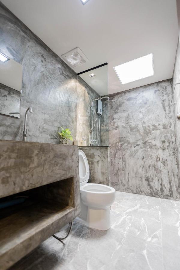 In My Place Cafotel Khlong Thom Экстерьер фото