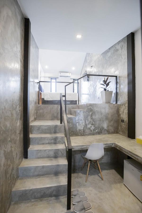 In My Place Cafotel Khlong Thom Экстерьер фото
