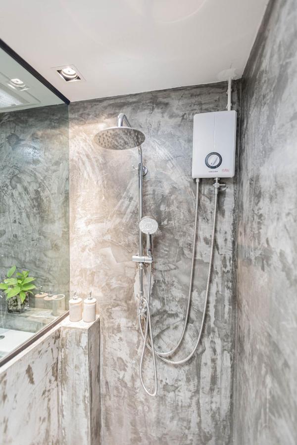In My Place Cafotel Khlong Thom Экстерьер фото