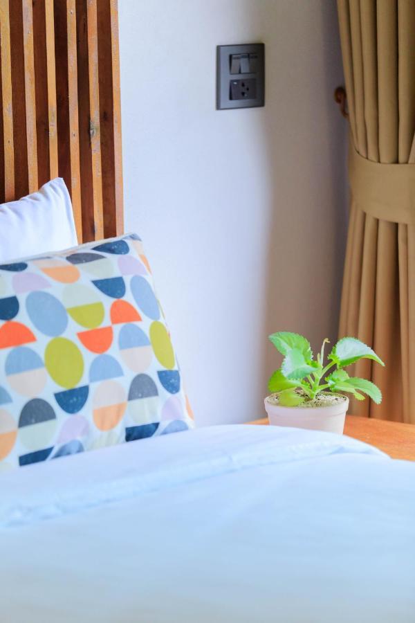 In My Place Cafotel Khlong Thom Экстерьер фото
